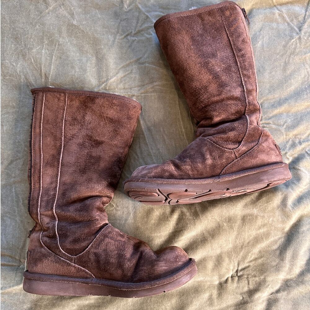 Ugg Knightsbridge Dark Brown Back Zipper Suede Boots size 7.